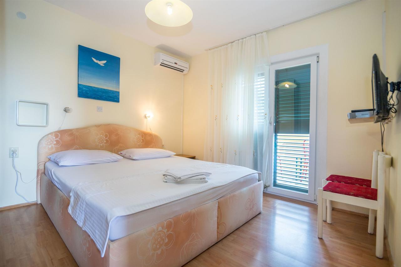 Apartments Rose Trogir Exterior photo